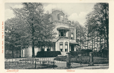 14351 Gezicht op de voorgevel van het herenhuis Colenso met omringend park te Soestdijk (gemeente Soest). N.B. Het ...